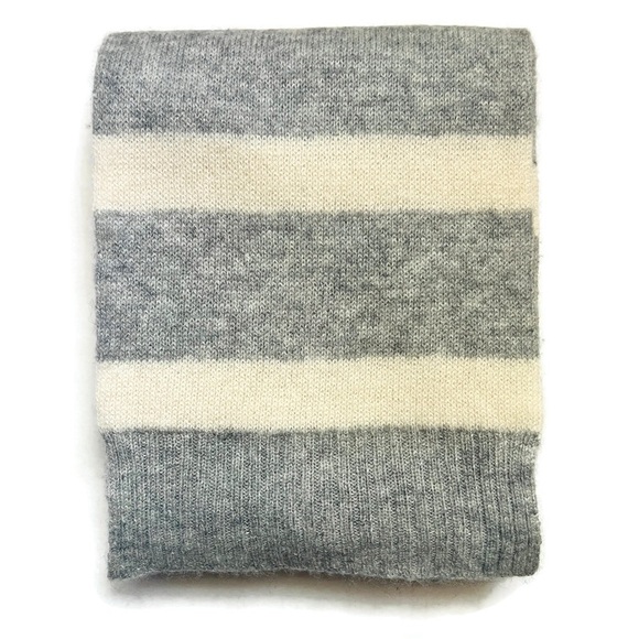 Uniqlo 100% Cashmere Scarf NWOT Gray Cream Stripe - Picture 5 of 6